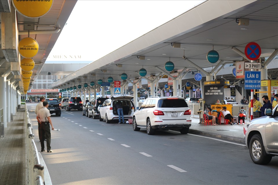 Quy trình đặt xe 7 chỗ sân bay Tân Sơn Nhất nhanh chóng và chi tiết